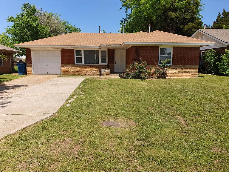 209 E Key Blvd — Photo 1
