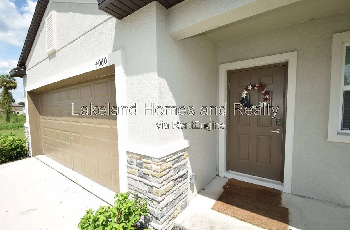 5 bed, 2.5 bath, $2,500 — Photo 3