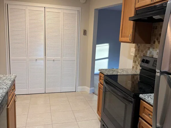 16 Pine Cluster Cir Unit H, Manalapan, NJ 07726