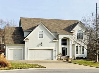 309 NE Oaks Ridge Dr, Lees Summit, MO 64064