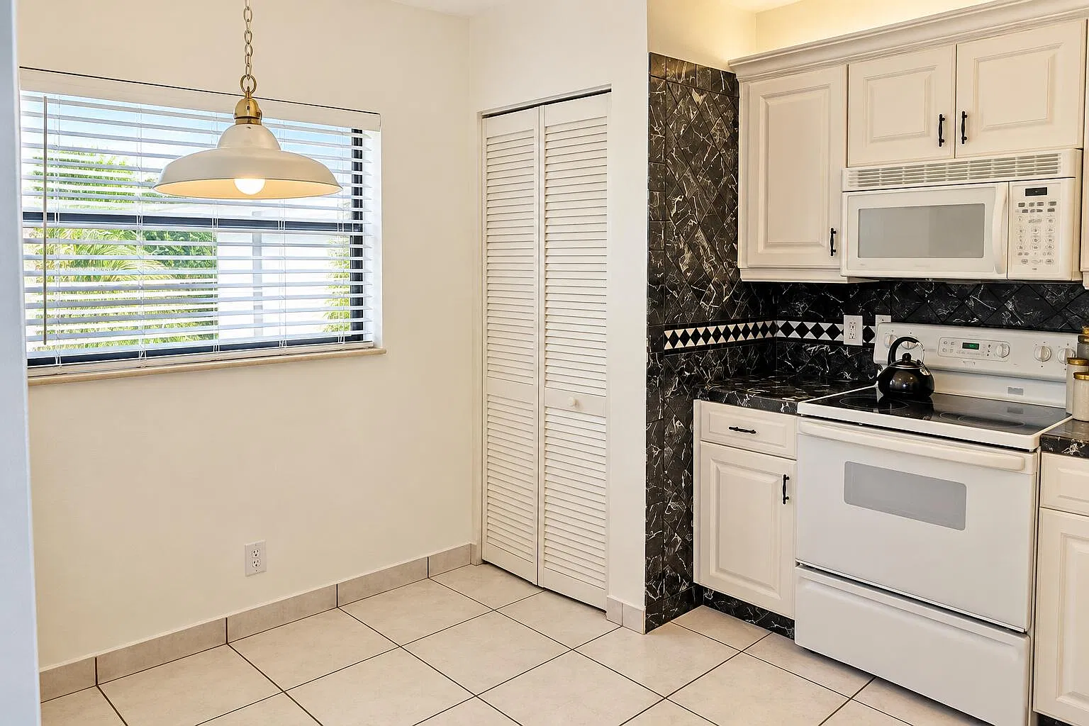 2 bed, 2.0 bath, 1150 sqft, $2,250 — Photo 2