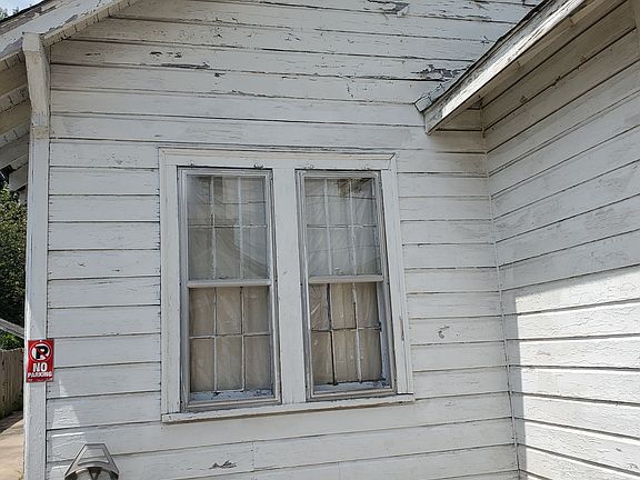 3rd image of 1928 S Olive St