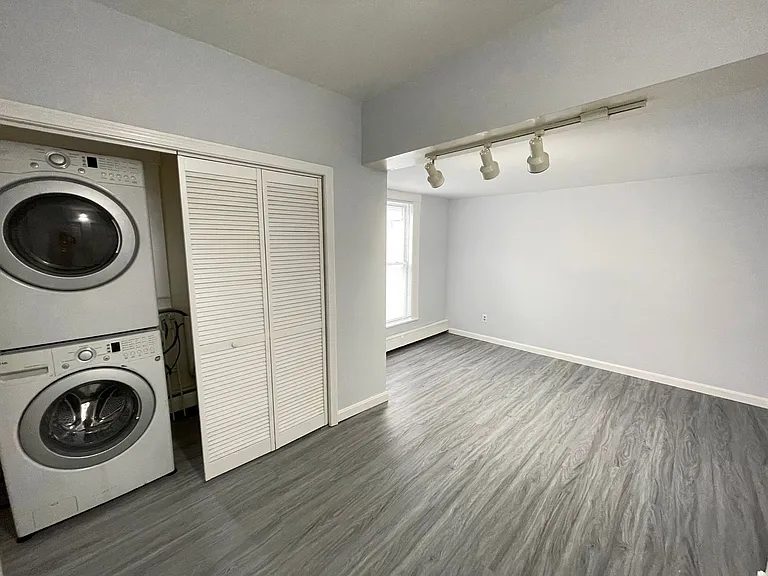 188 Laurel St #1 — Photo 6