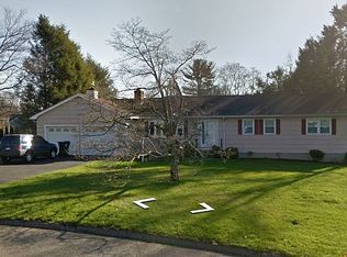 9 Cornwall Ln, Trumbull, CT 06611