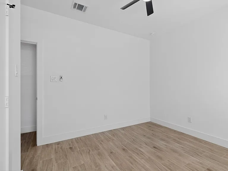 118 Mark St #A — Photo 15