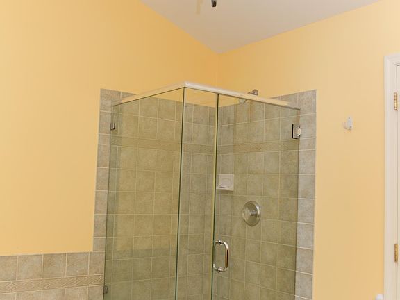5th image of 23 Lincoln Dr