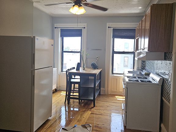 3rd image of 238 Putnam Ave #4