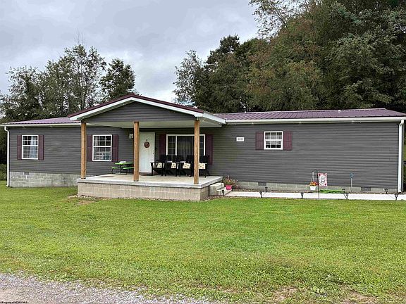 2nd image of 28 Cedar Meadows Cir