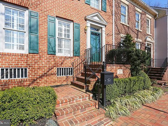 2nd image of 21 Kent Gardens Cir