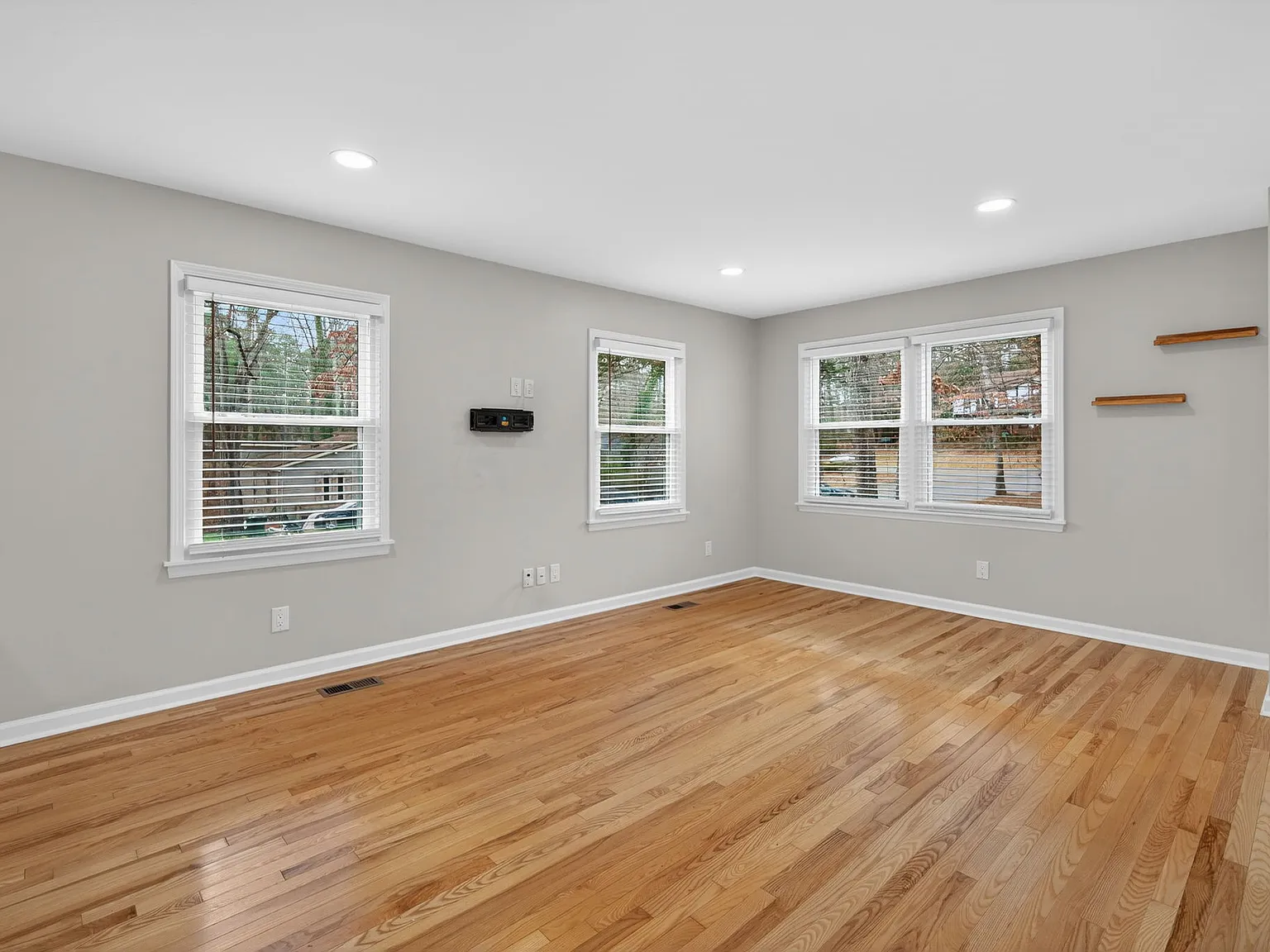 4 bed, 1802 sqft, $2,850 — Photo 2