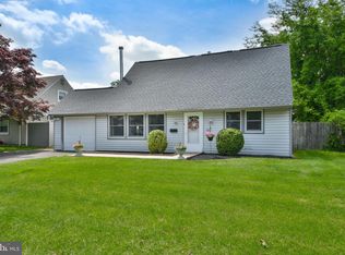 51 Indigo Rd, Levittown, PA 19057