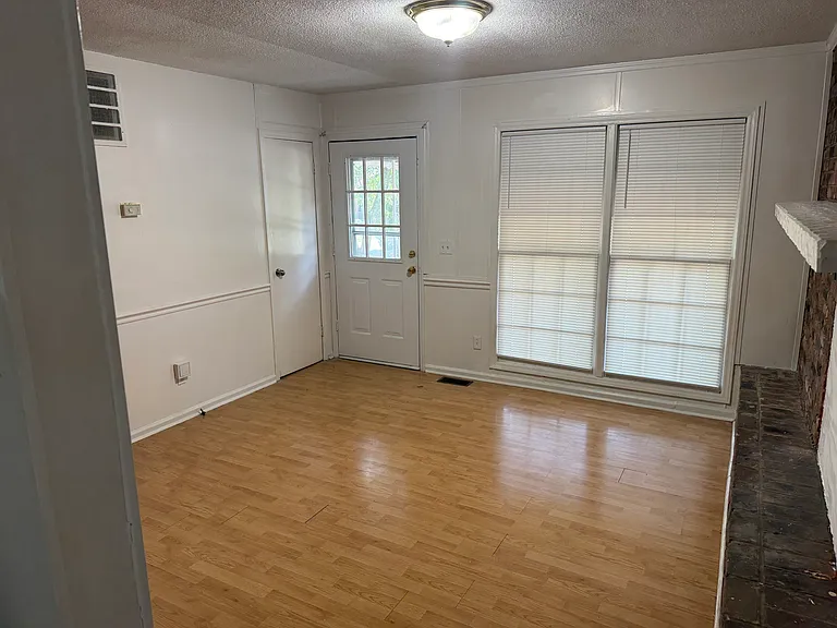 105 Westchester Pl — Photo 7