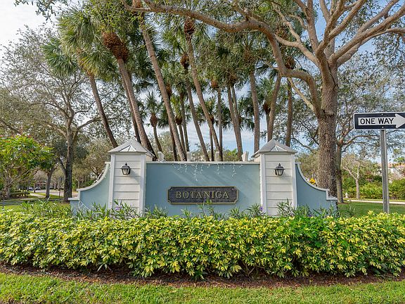 4th image of 212 W Thatch Palm Circle