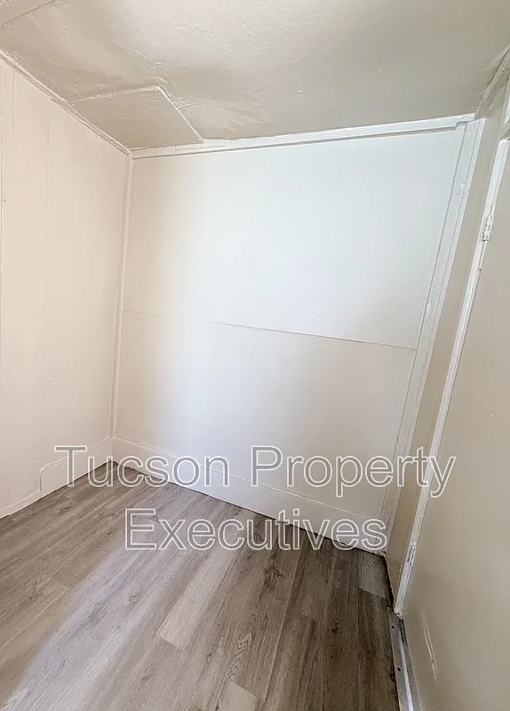 234 E 32nd St — Photo 4