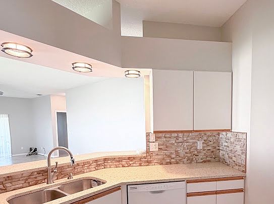 3rd image of 839 W Sunbird Path