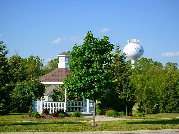 2nd image of 117 Saint Clair Cir