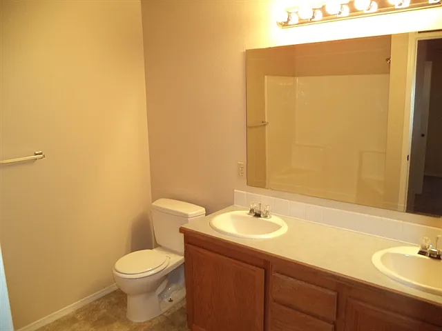 609 Oxford Way — Photo 6