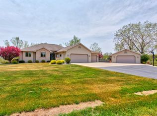 E1601 Canyon Creek Cir, Luxemburg, WI 54217
