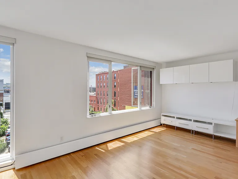 103 3rd St #4 — Photo 3