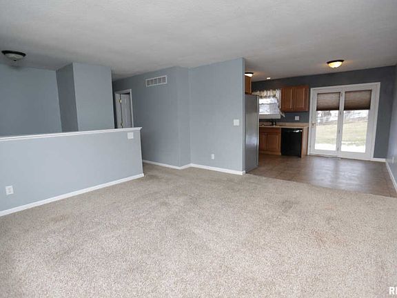 3rd image of 617 32nd Ave W
