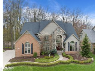 3717 Newcastle Dr, Rochester Hills, MI 48306