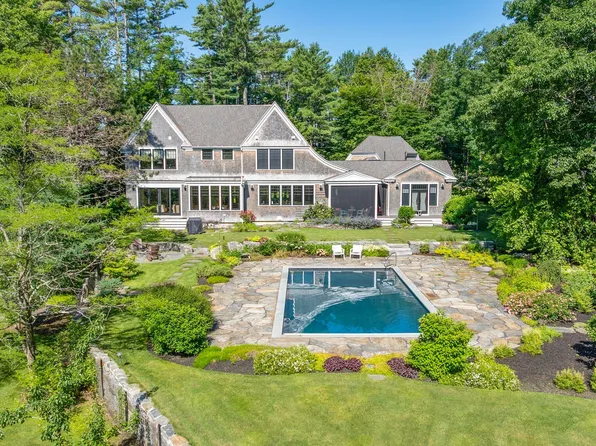 109 Foreside Road, Falmouth, ME 04105