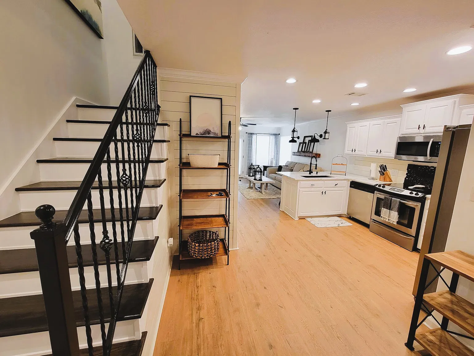 2 bed, 2.5 bath, 1400 sqft, $3,200 — Photo 2