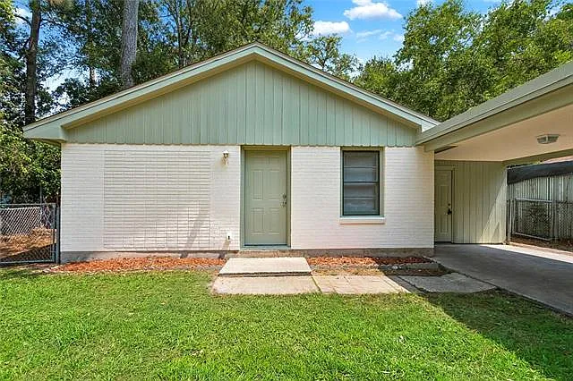 3 bed, 1.5 bath, 1300 sqft, $1,500 — Photo 2