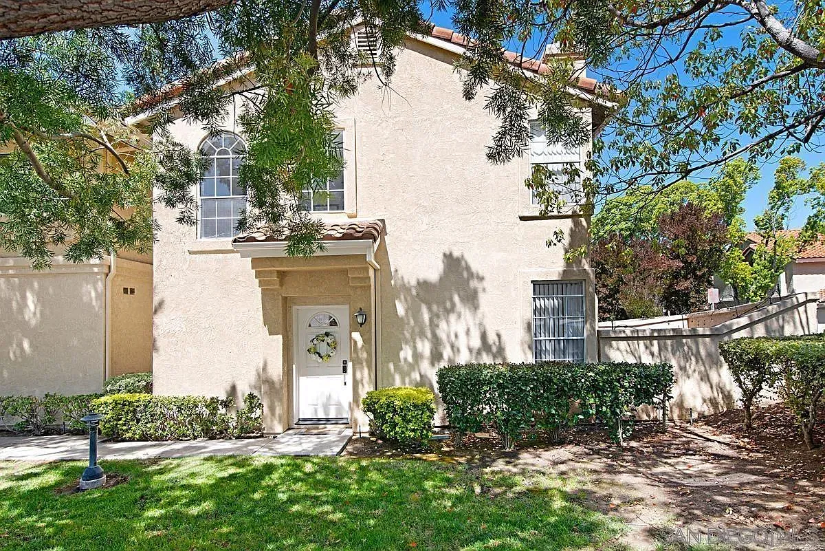 3 bed, 2.5 bath, 1425 sqft, $3,990 — Photo 2
