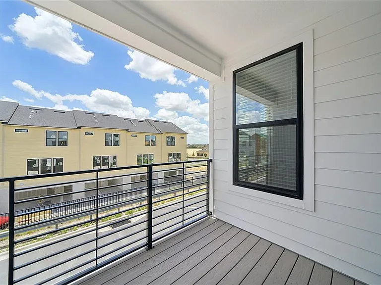 15219 Hamlin Park Dr — Photo 18