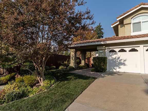2nd image of 404 Skycrest Dr