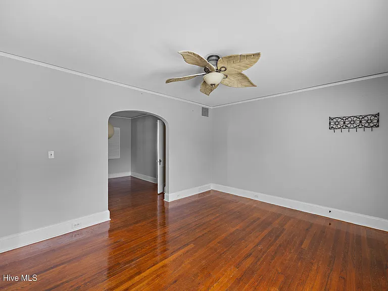 2137 Jackson St — Photo 7