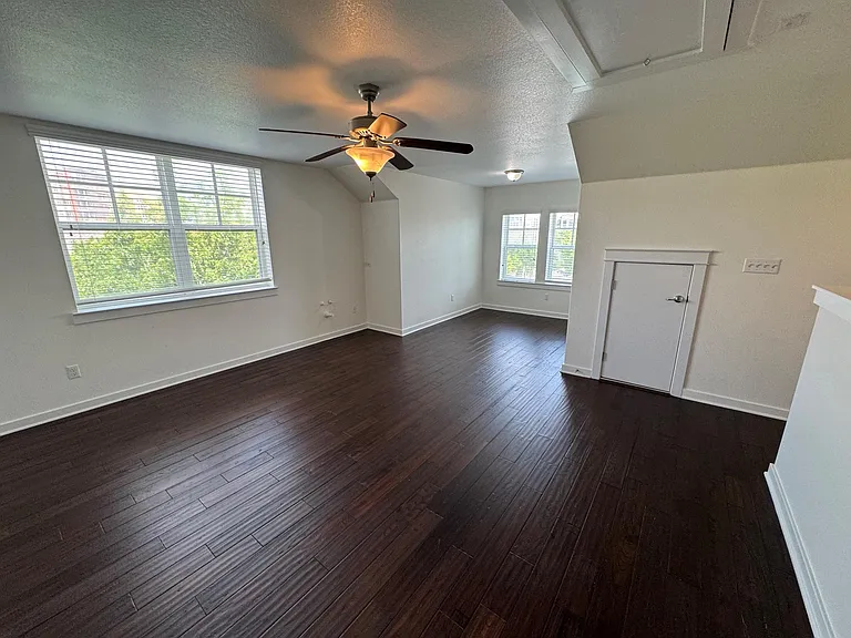 2033 Philomena St — Photo 18