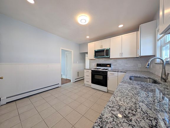 3rd image of 9 New Hampshire Ave #1