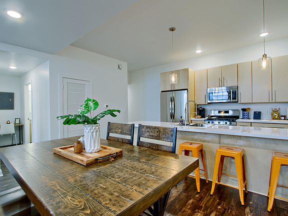 3rd image of 1839 Green St APT 103