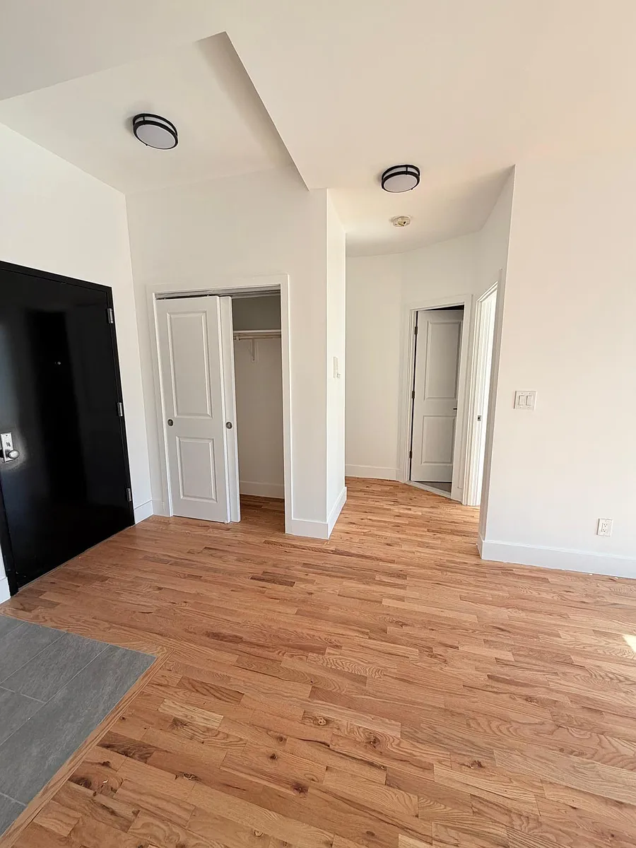 Building Photo - 80 Graham Ave #4A