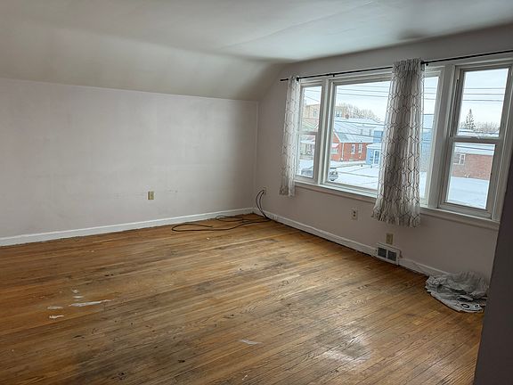 2nd image of 2734 Forest Ave #2