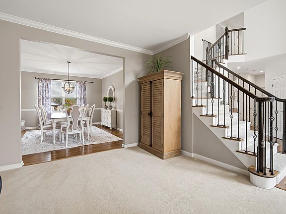 5th image of 12 Hartford Dr