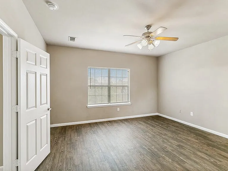 Sterling Green Village & Sheldon Ranch Apartments — Photo 23