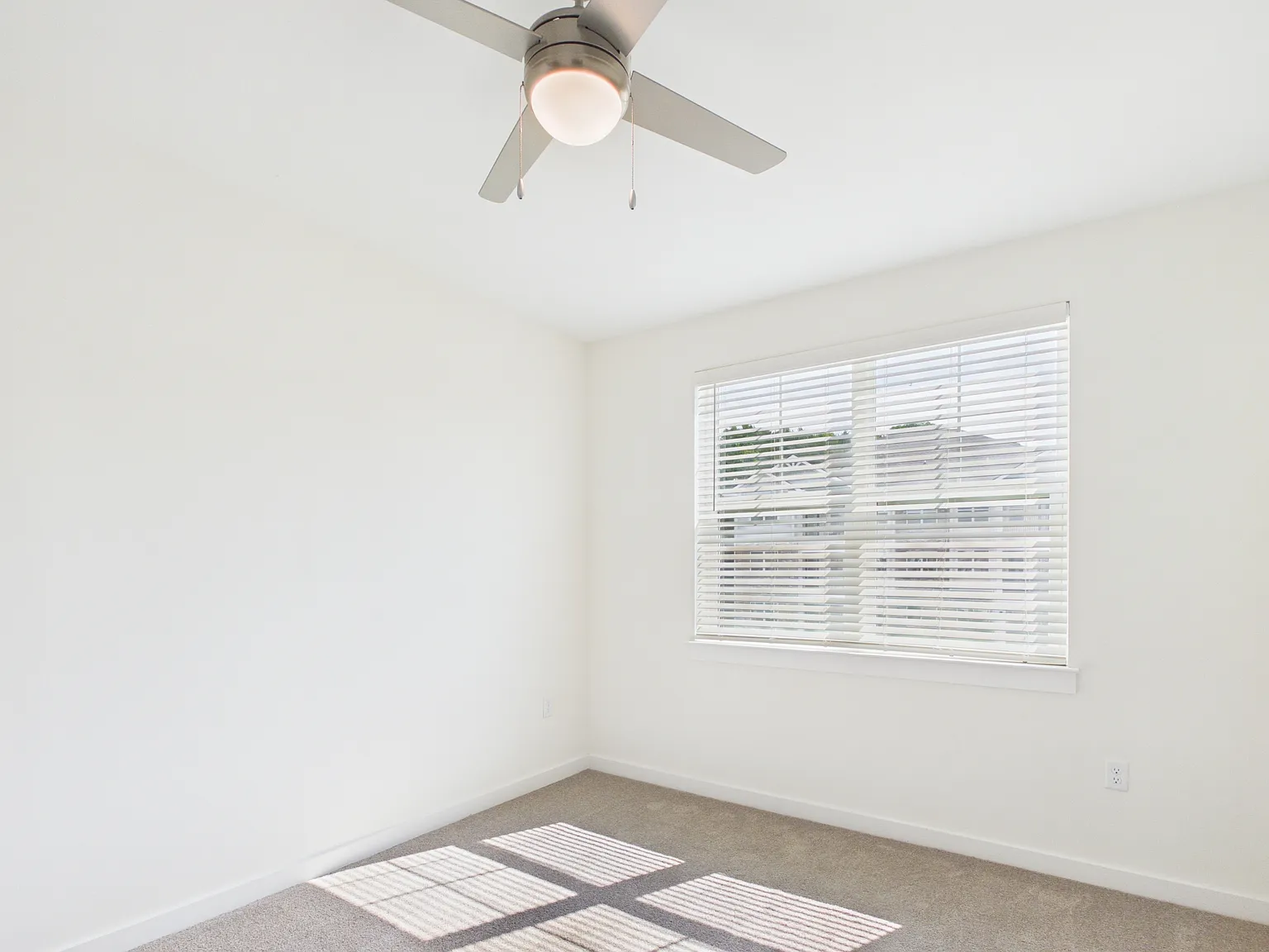 2 bed, 1083 sqft, $1,799 — Photo 3