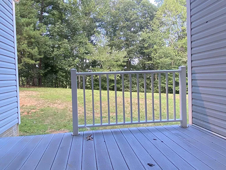 1045 Stonewood Dr — Photo 8