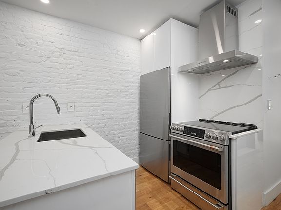4th image of 211 E 31st St #9