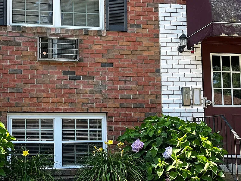 2 bed, 1.0 bath, 717 sqft, $1,010 — Photo 1
