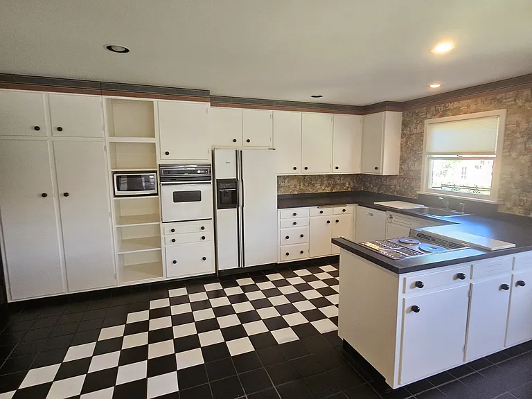 Spacious Kitchen