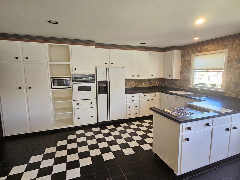 Spacious Kitchen