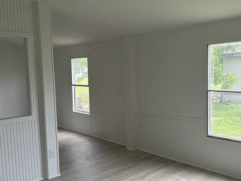 214 Pierce Dr — Photo 12