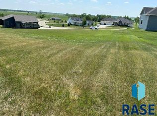 46886 Country Club Ln, Brookings, SD 57006