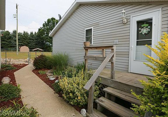 2nd image of 7656 S Elm Ave