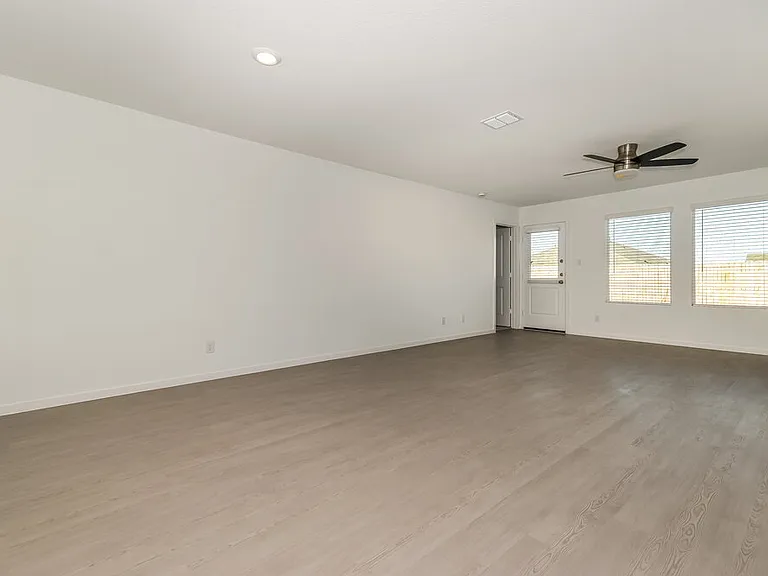 1708 Crossbill St — Photo 4