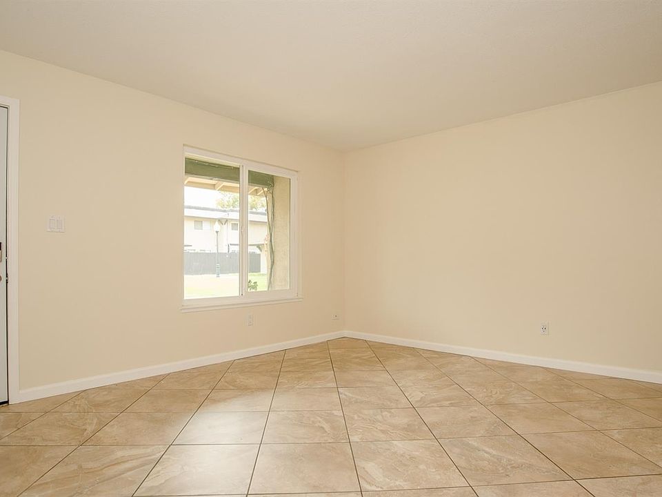 1st image of 18 W Elliot St APT 17